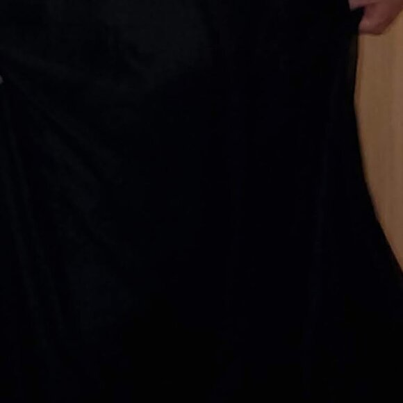 Beautiful Women's beaded and stunning looking long gown. - Picture 8 of 10